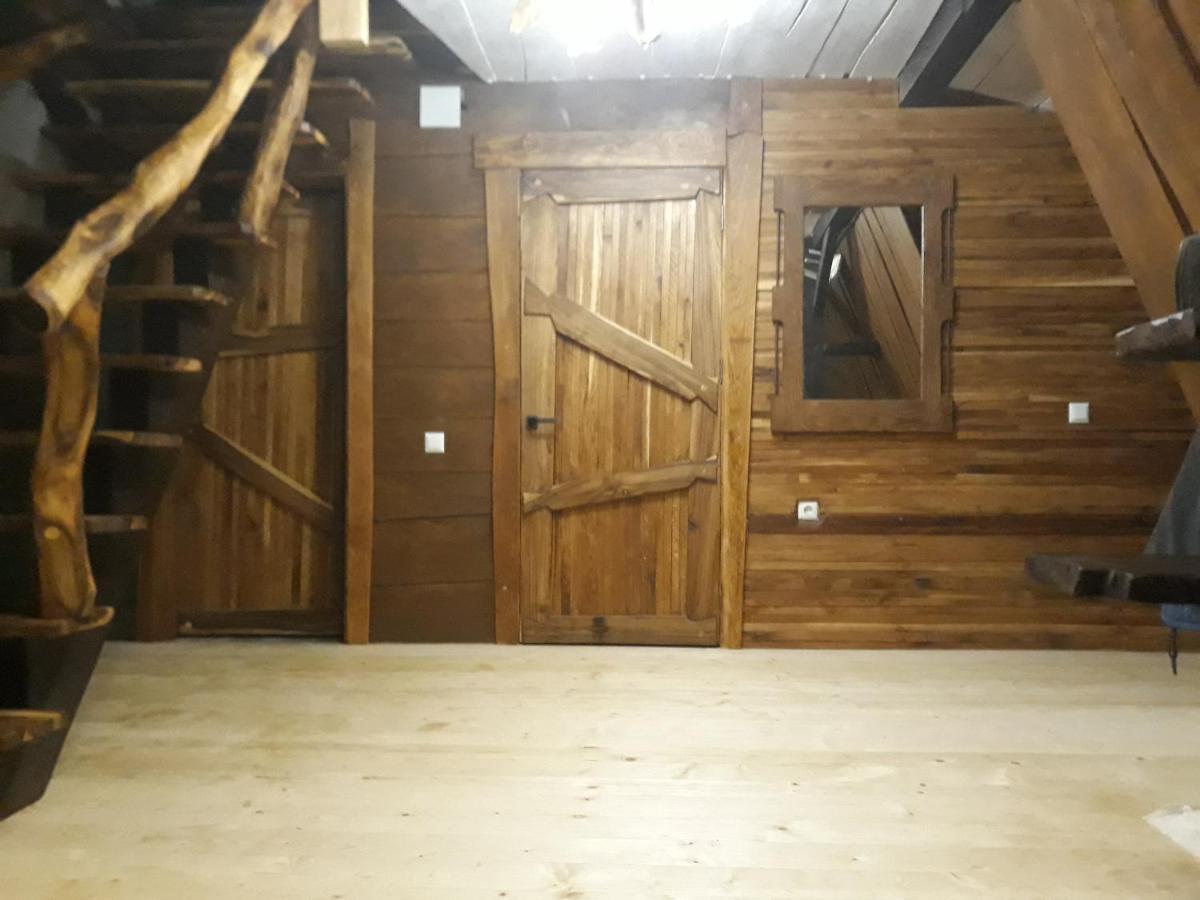 Apartmán Oak House Paljanycja Exteriér fotografie